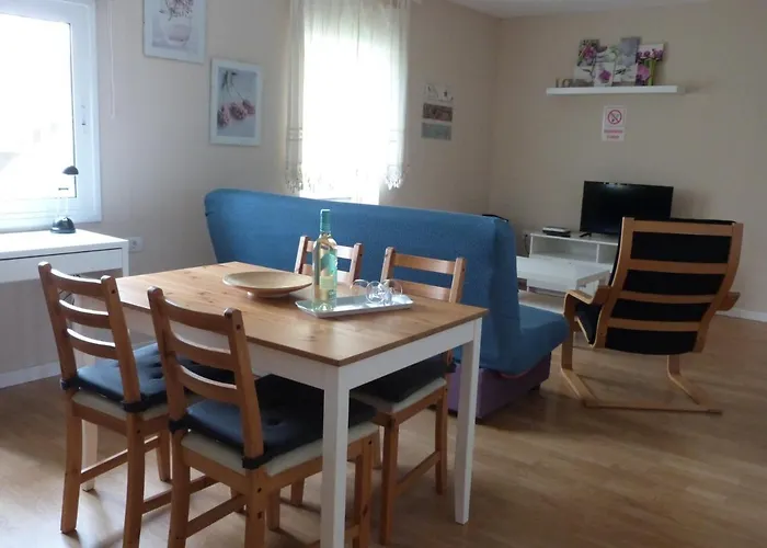 Pepe Y Nina * לה לגונה